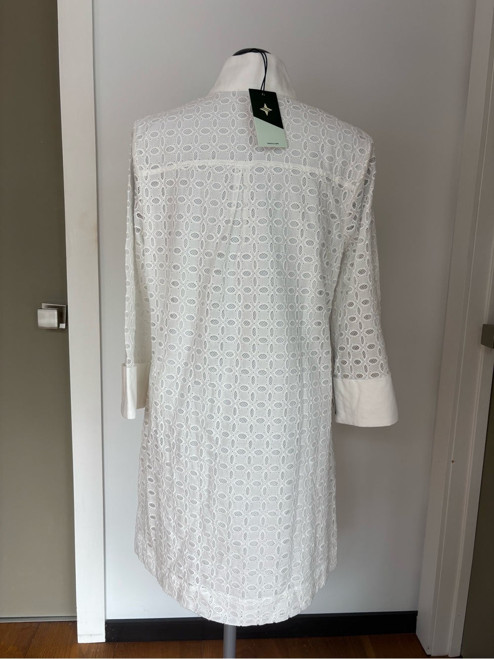 Tuckernuck Megan White Eyelet Shift Dress M N - Picture 3 of 14
